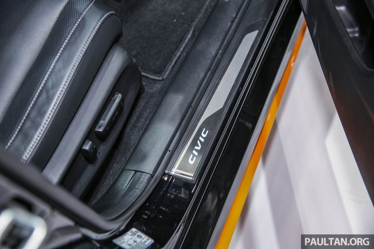 Honda Civic Hatchback 2017 Modulo anh 9