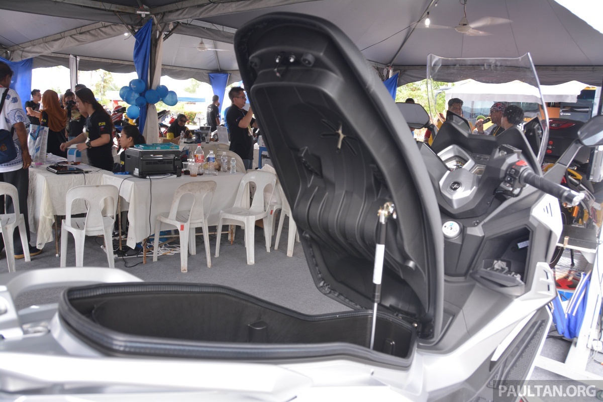 SYM Cruisym 300i 2017 trinh lang anh 8