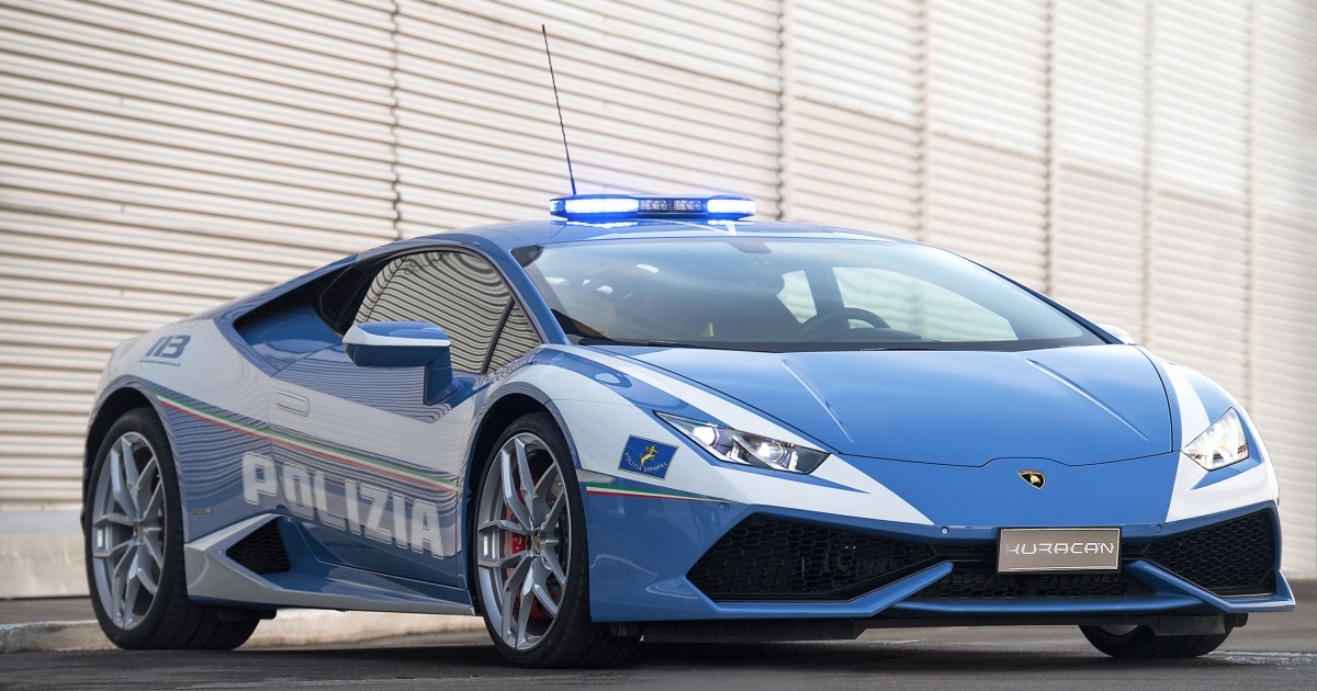 Canh sat Italy tuan tra bang sieu xe Lamborghini Huracan hinh anh