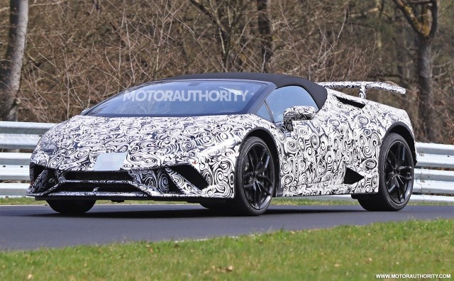 Sieu xe mui tran Huracan Performante Spyder lo anh chay thu hinh anh