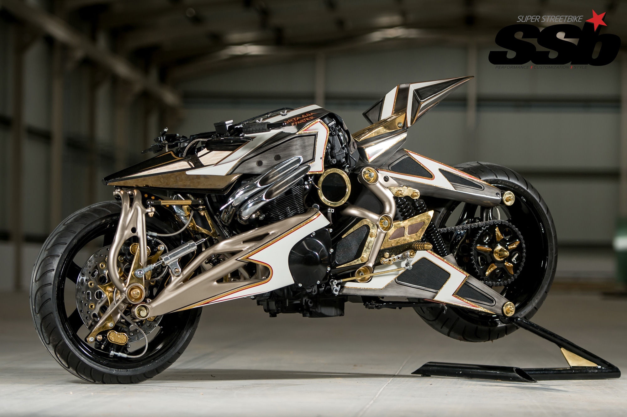 Suzuki GSX-R1100 doi 1993 do phong cach sieu di hinh anh