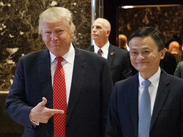 Khoanh khac Jack Ma gap Donald Trump hinh anh