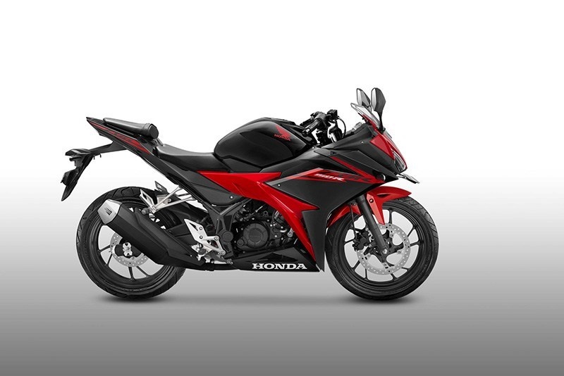 Honda CBR150R 2017 them 2 mau tem moi hinh anh