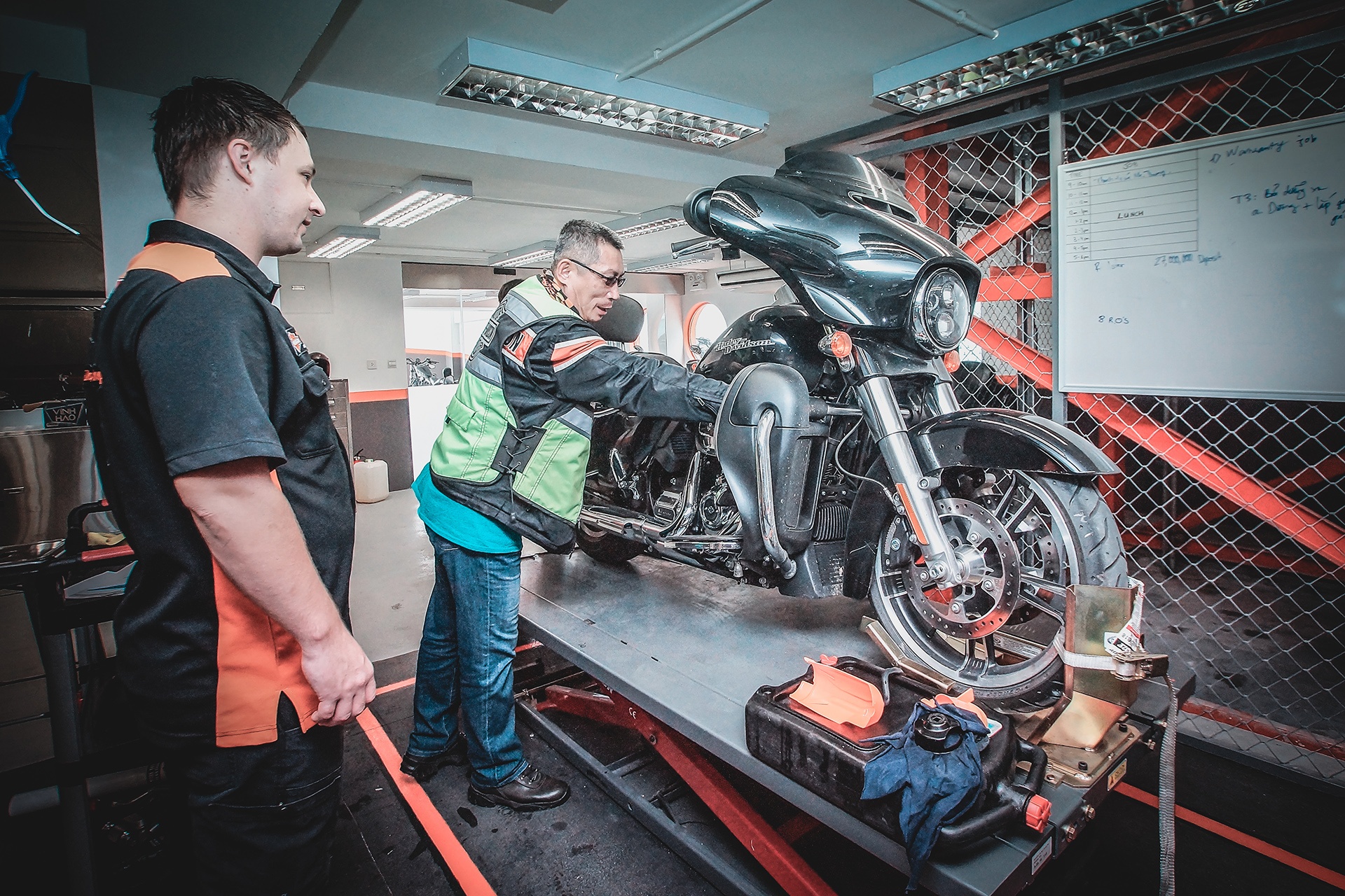 Biker Viet chay Harley-Davidson tu Sai Gon ra Ha Noi anh 4