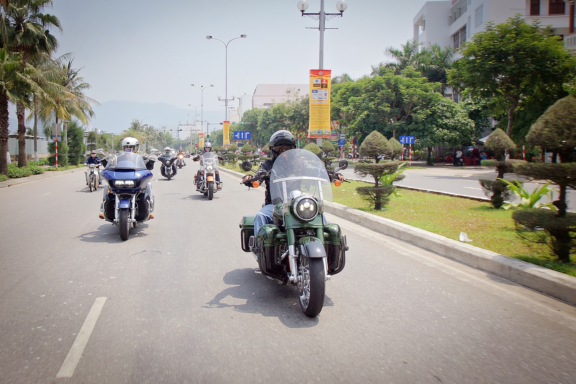 Biker Viet chay Harley-Davidson tu Sai Gon ra Ha Noi anh 2