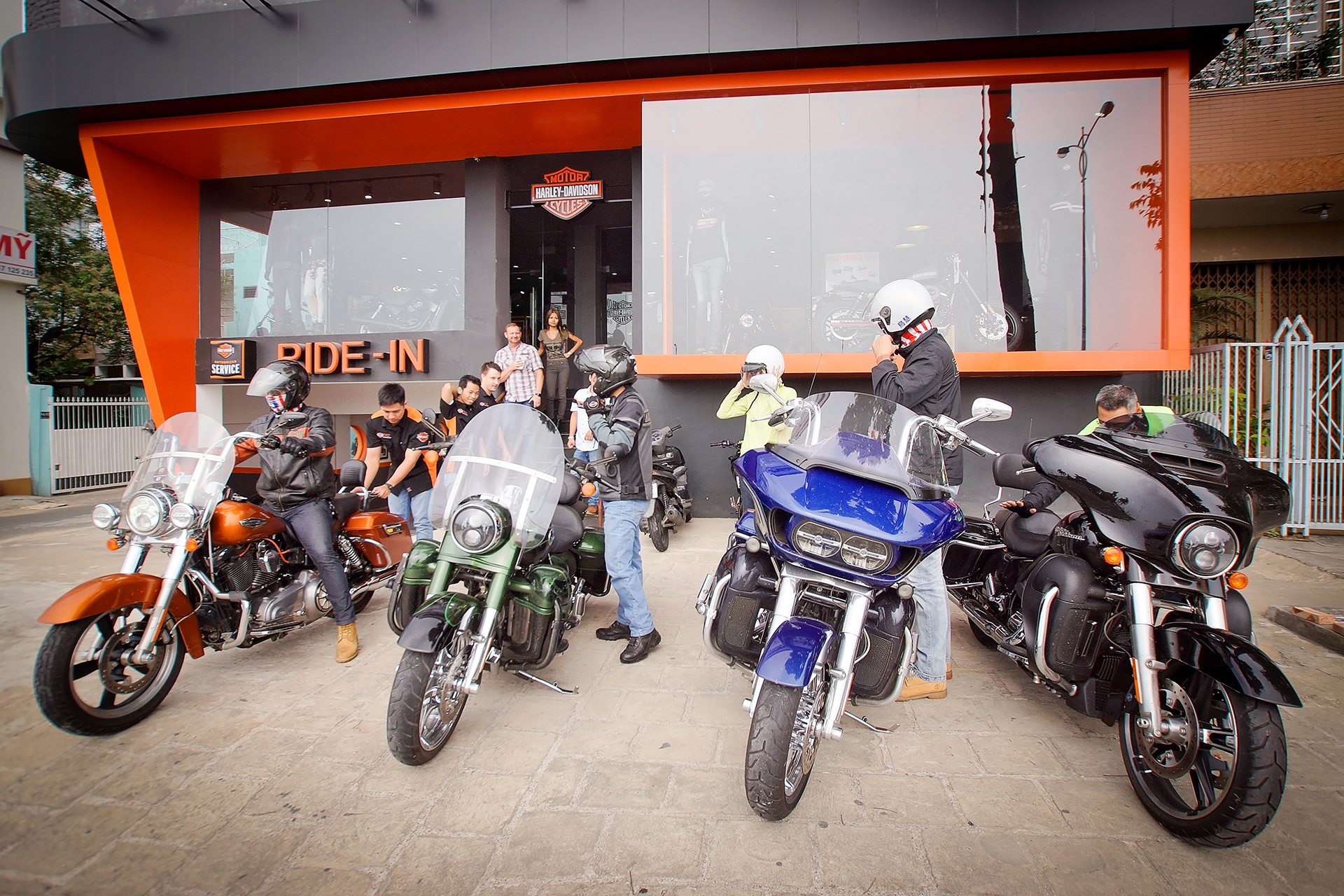Biker Viet chay Harley-Davidson tu Sai Gon ra Ha Noi anh 1