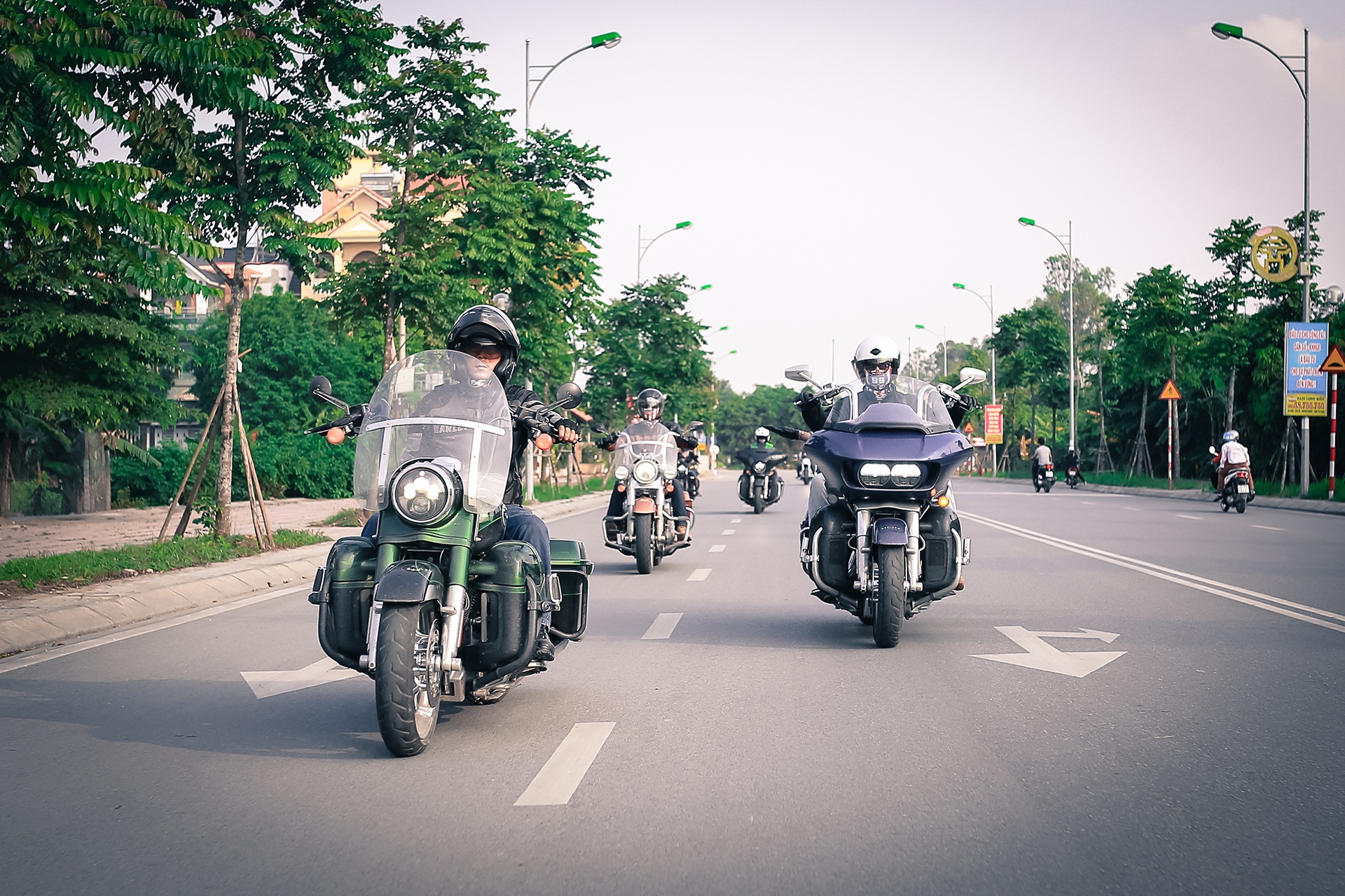 Biker Viet chay Sai Gon ra Ha Noi trong 3 ngay hinh anh