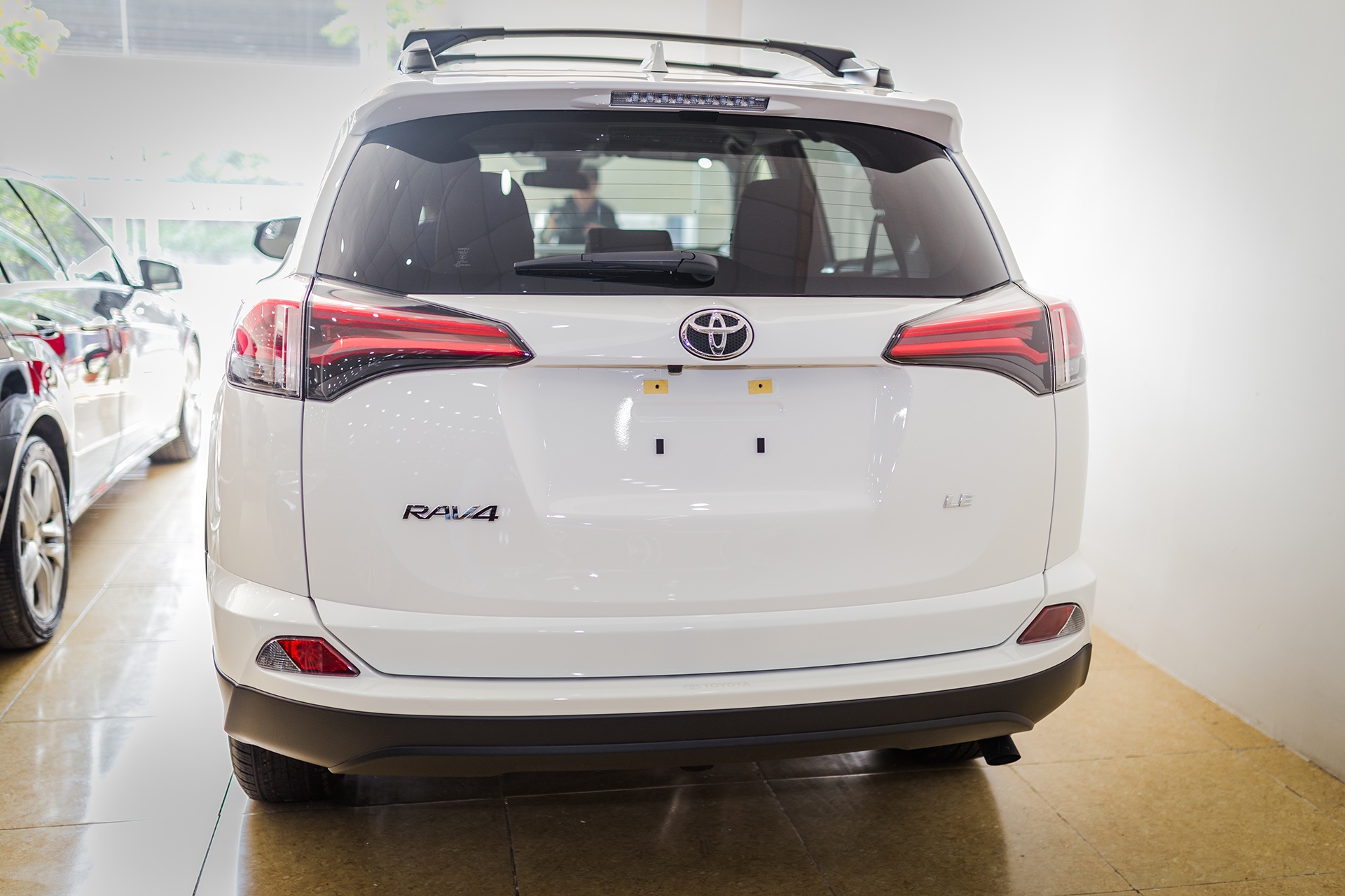 Toyota RAV4 2017 về Hà Nội ảnh 4 Toyota RAV4 2017 ve Ha Noi anh 4