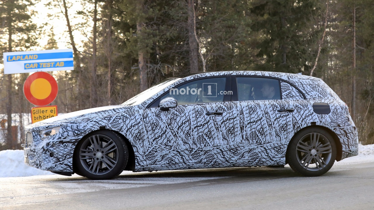 Mercedes-Benz A45 AMG moi anh 3