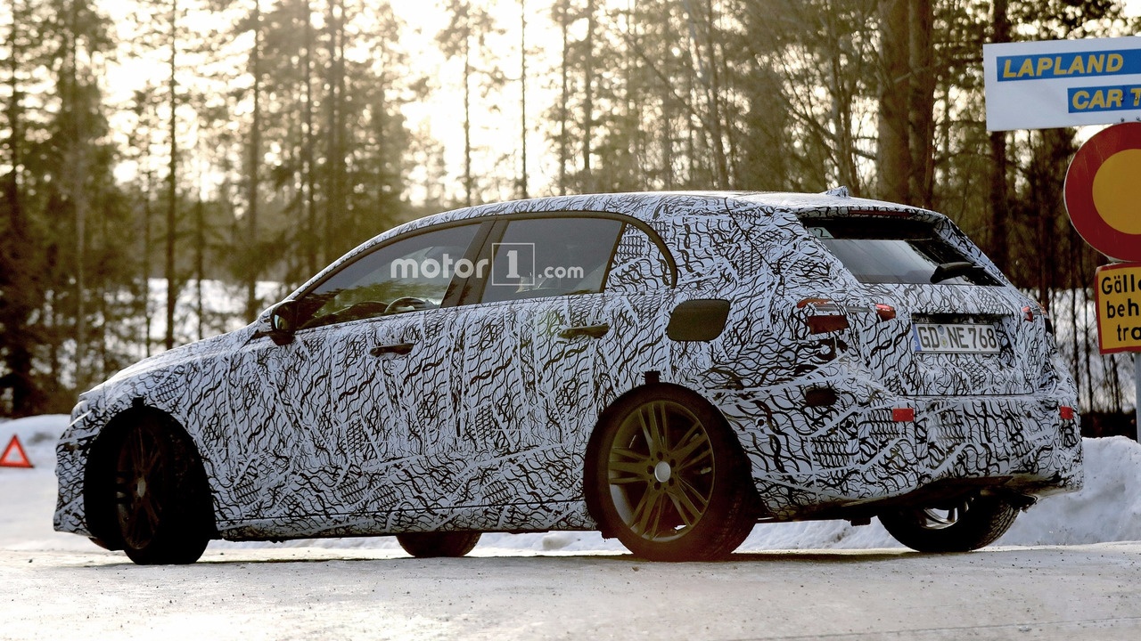 Mercedes-Benz A45 AMG moi anh 6