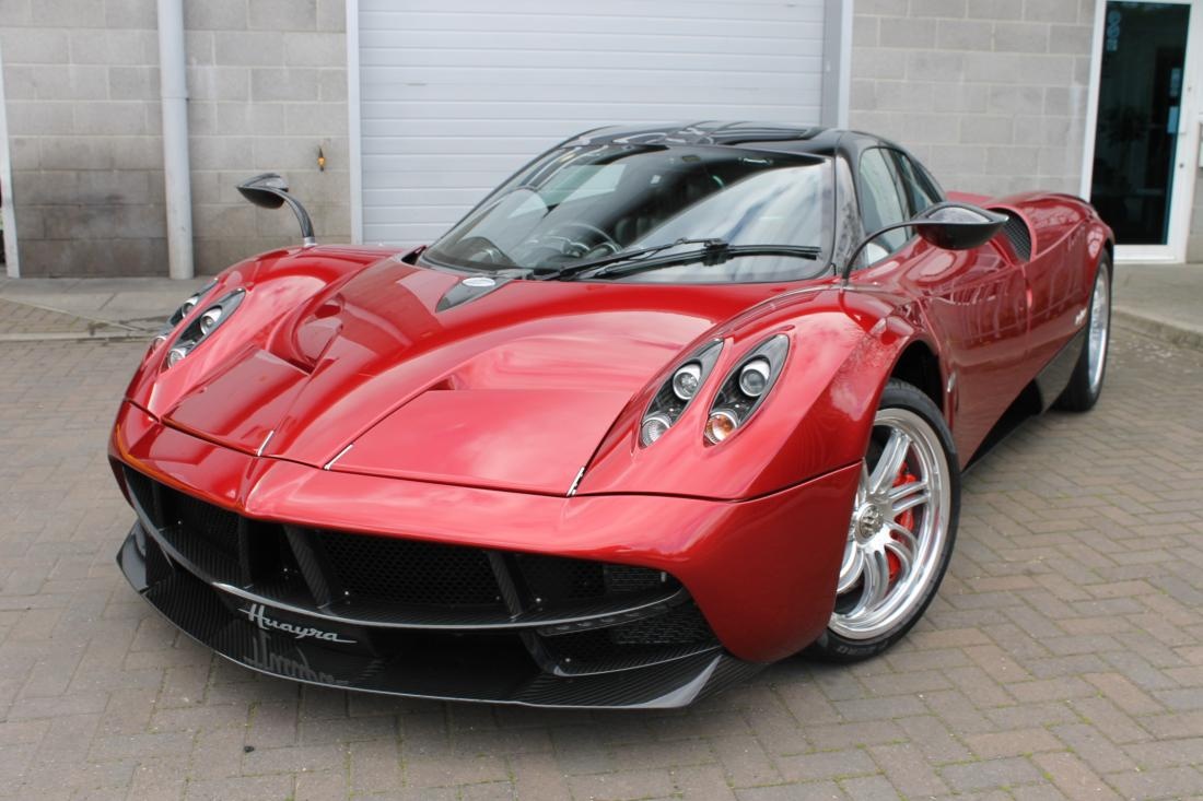 Sieu xe Pagani Huayra cu rao ban gia hon 2,3 trieu USD hinh anh