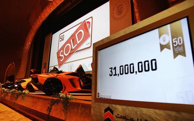 Thu hang trieu do tu dau gia bien so oto hinh anh