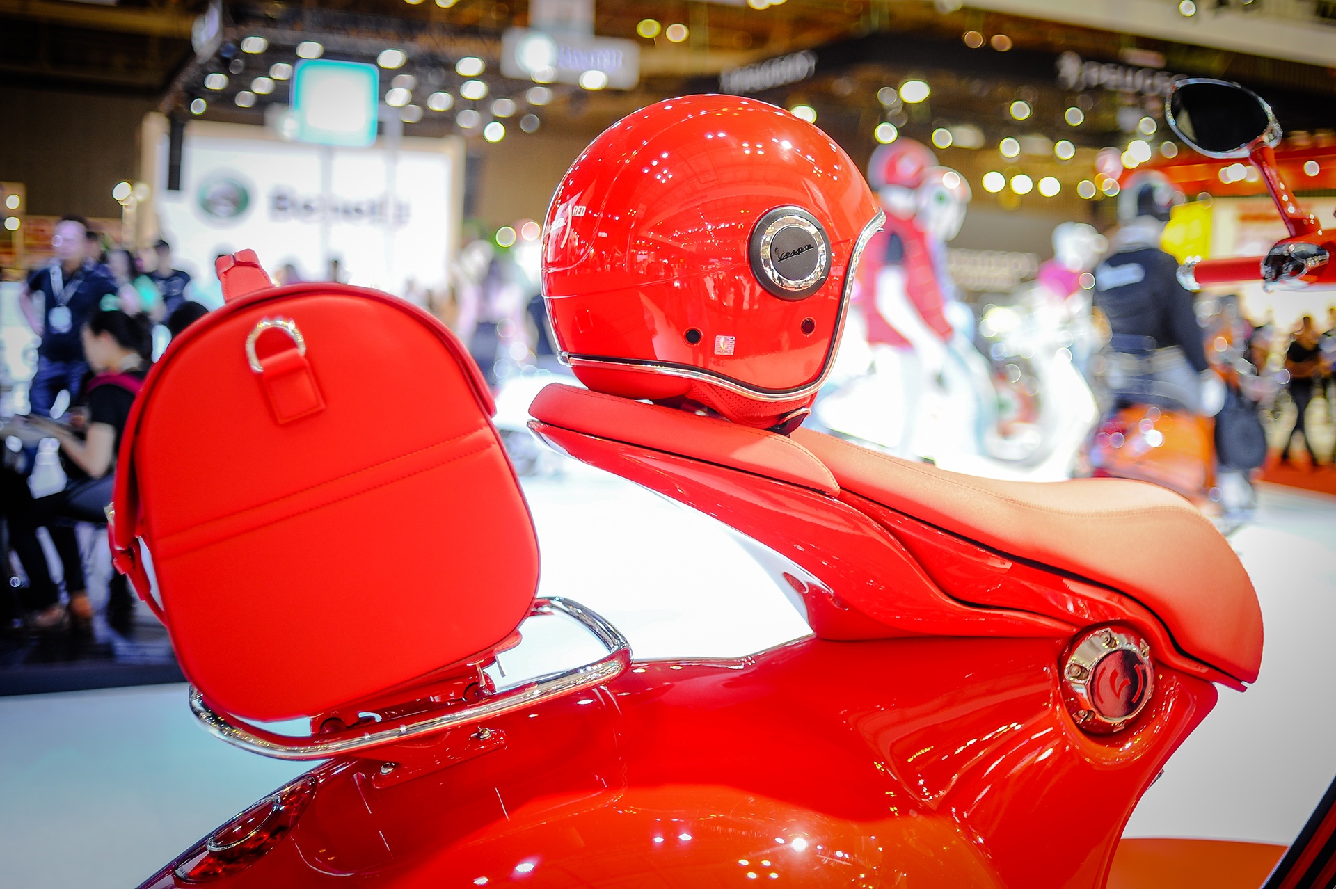 Sieu pham tay ga Vespa 946 RED tai Viet Nam anh 6