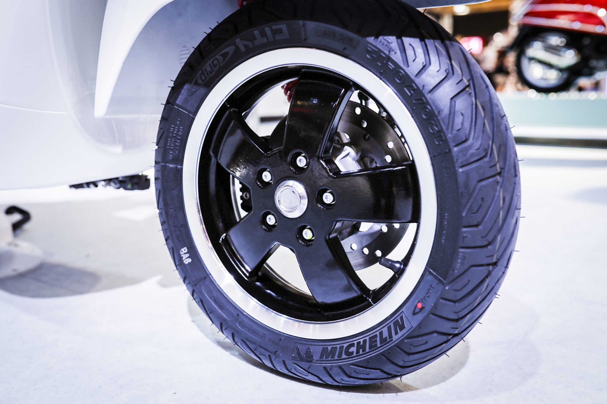 Vespa GTS300 ABS tai Viet Nam anh 7