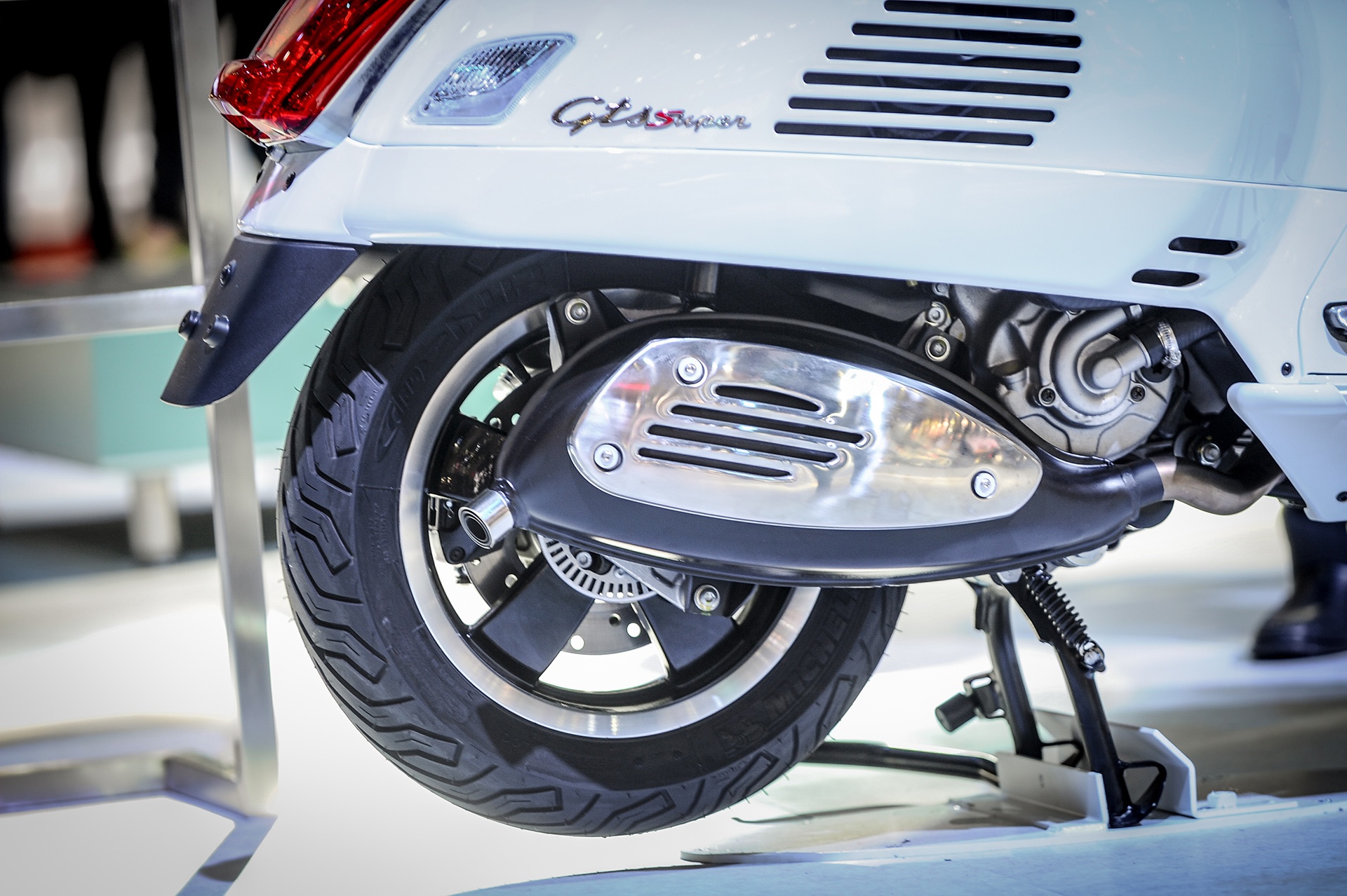 Vespa GTS300 ABS tai Viet Nam anh 10