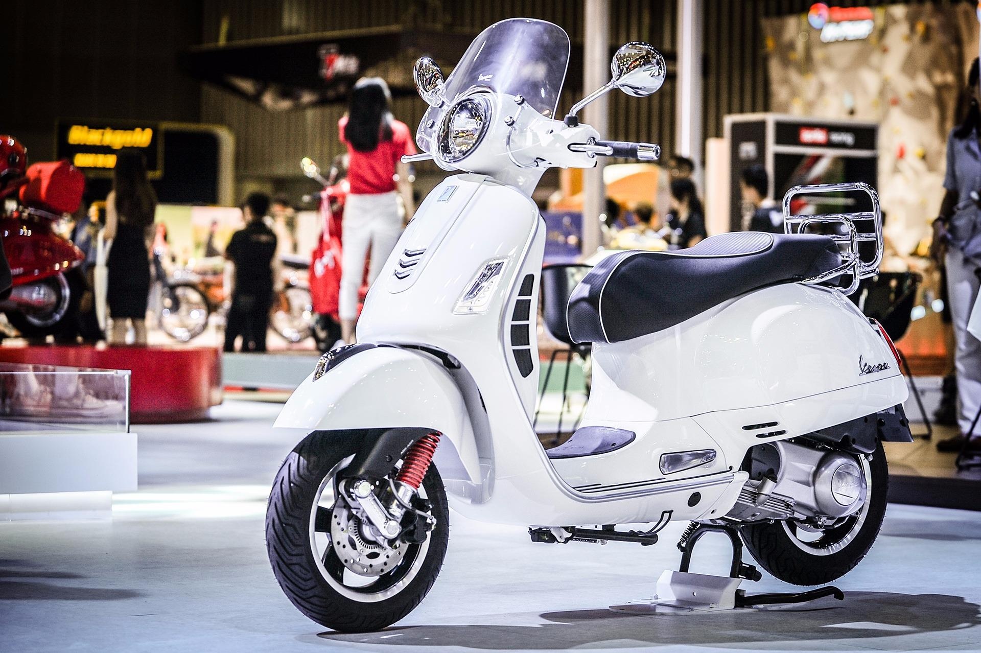 Vespa GTS 300 ABS trinh lang, chua co gia ban tai Viet Nam hinh anh