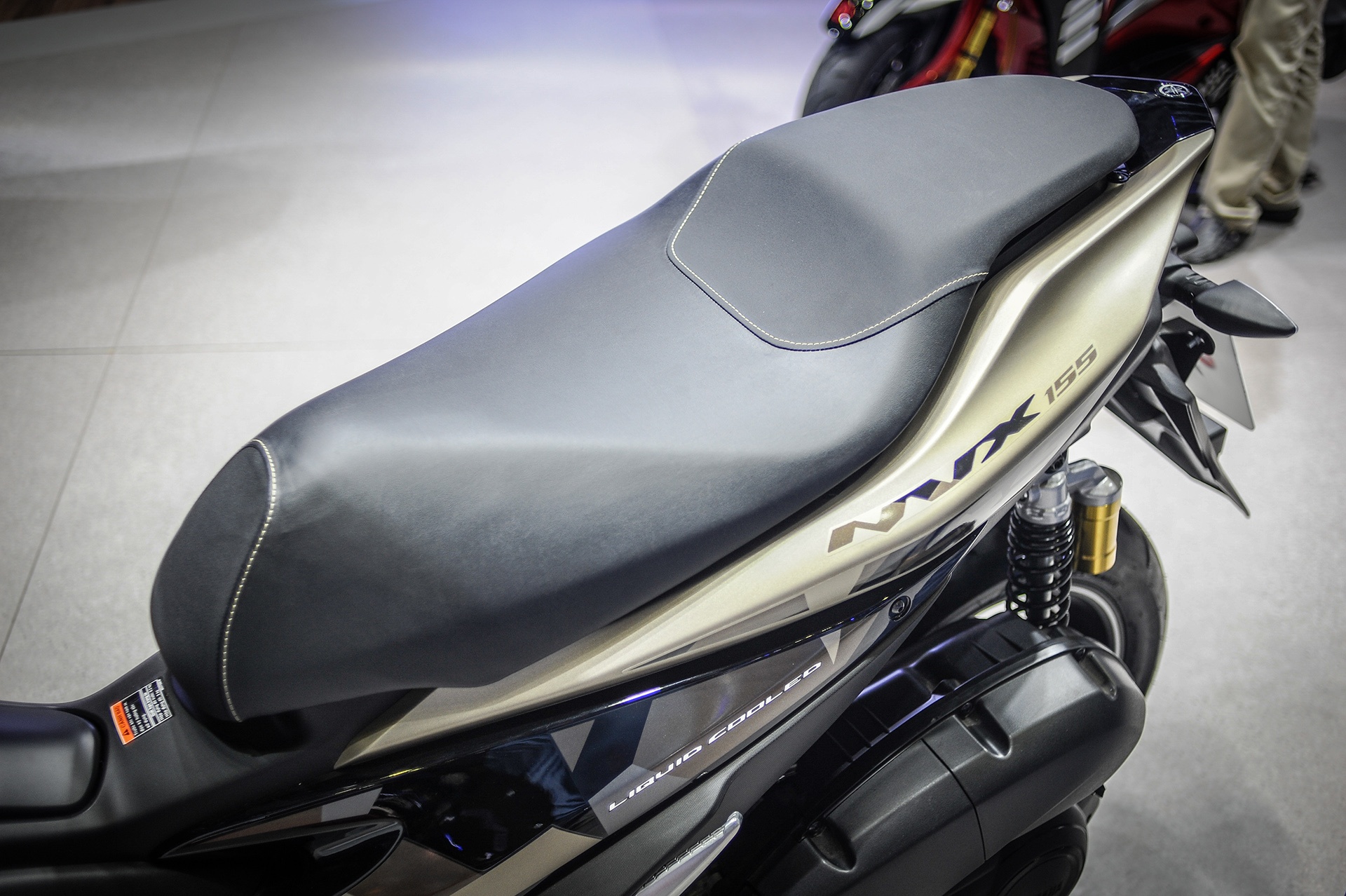 Yamaha NVX ban dac biet thay giam xoc anh 5