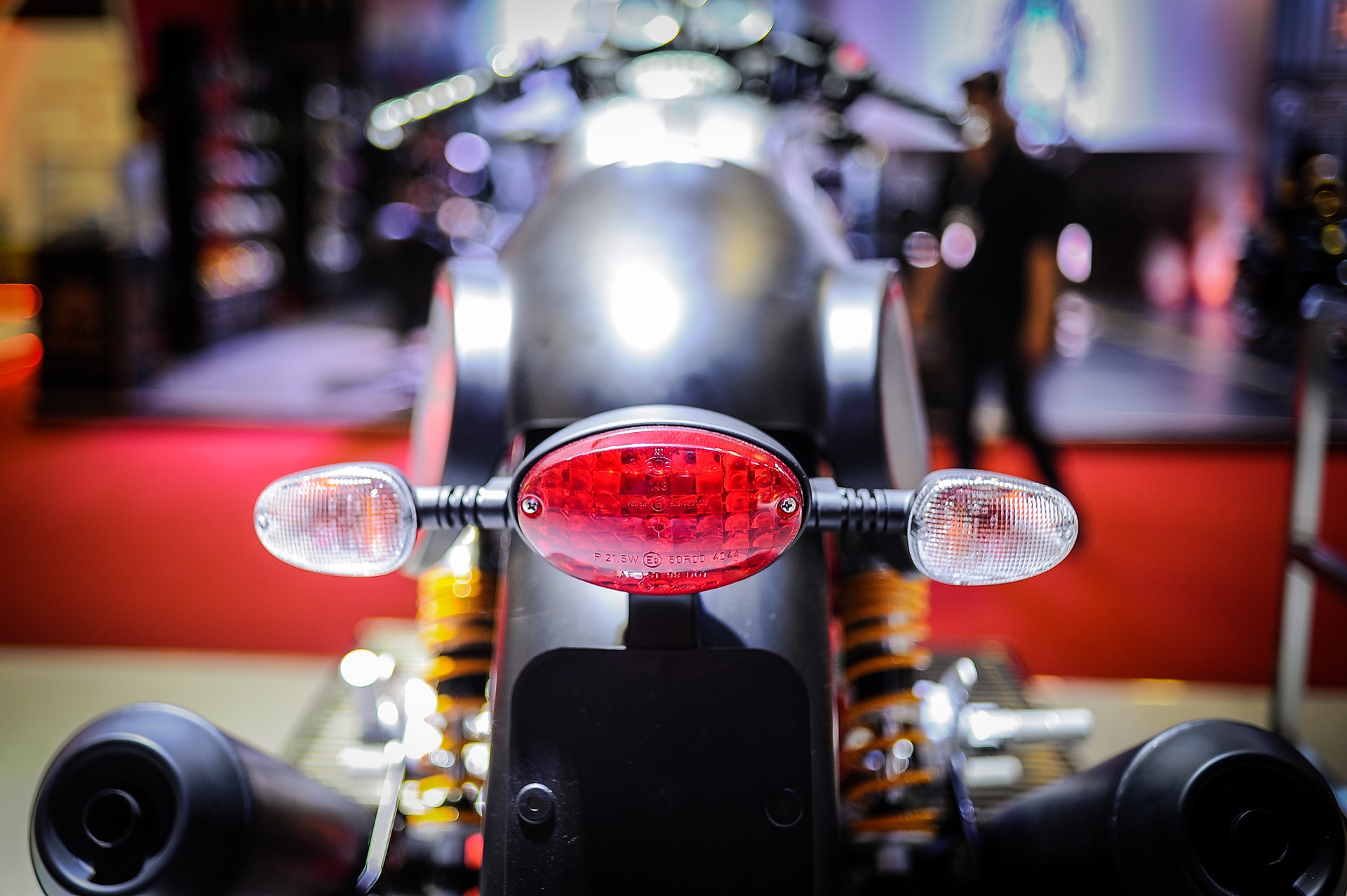 Moto Guzzi V7 III Racer chính hãng ảnh 9 Moto Guzzi V7 III Racer chinh hang anh 9