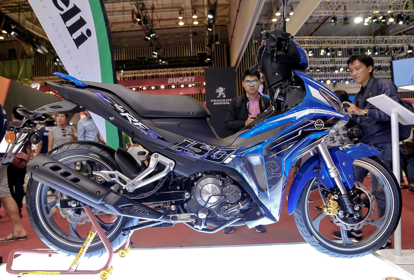 Loat xe may moi ra mat tai Viet Nam anh 1