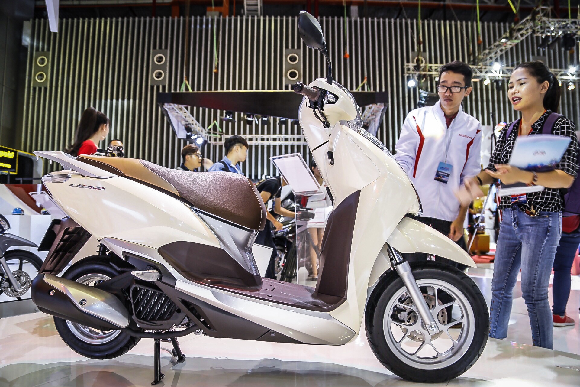 Loat xe may moi ra mat tai Viet Nam anh 2