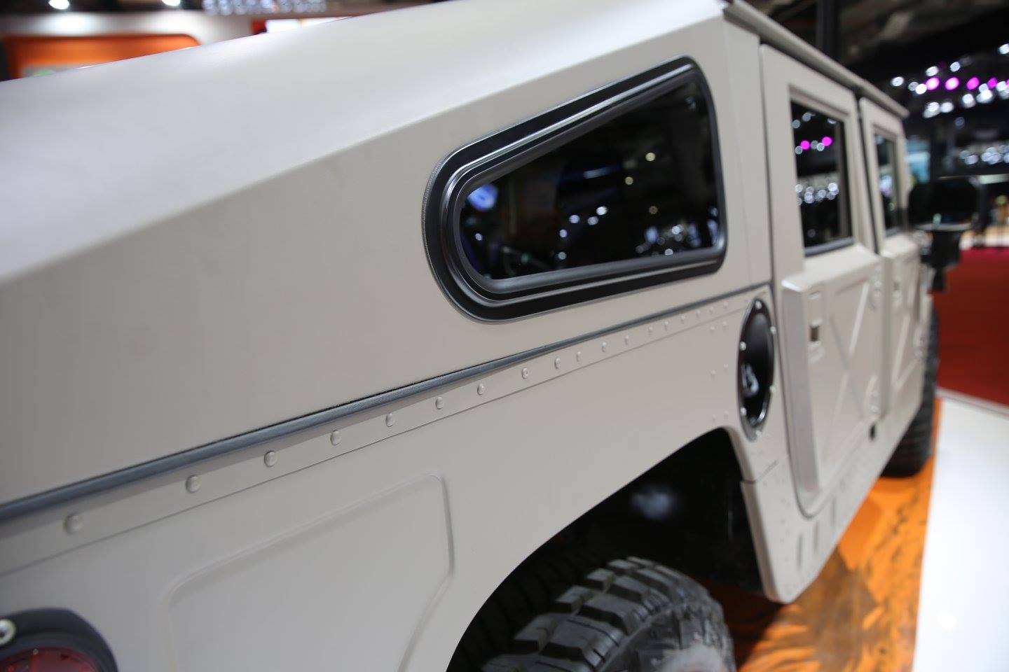 Humvee C-Series trinh lang anh 4