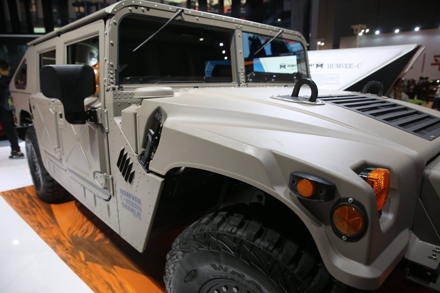 Humvee C-Series trinh lang anh 3