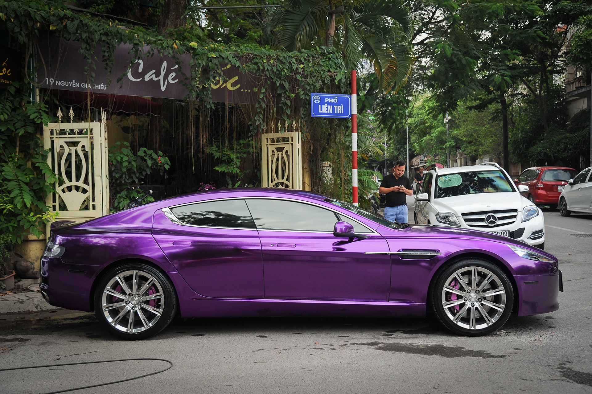 Aston Martin Rapide S tai Viet Nam anh 2