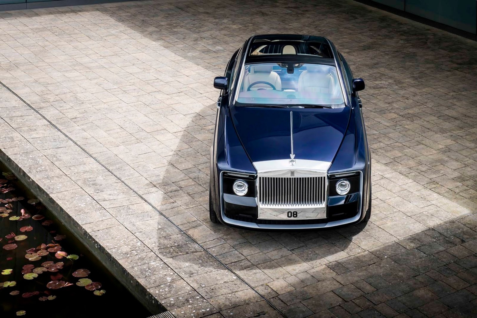 Rolls-Royce ra mat xe sieu sang lay cam hung tu du thuyen hinh anh