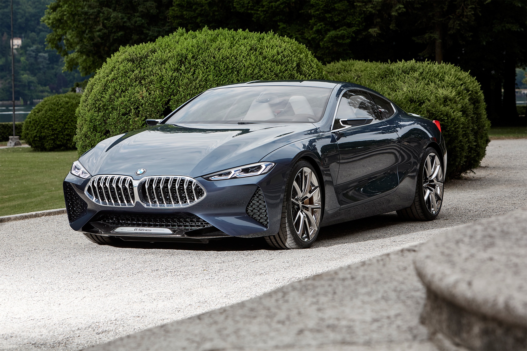 BMW 8-Series Concept lan banh tren duong hinh anh
