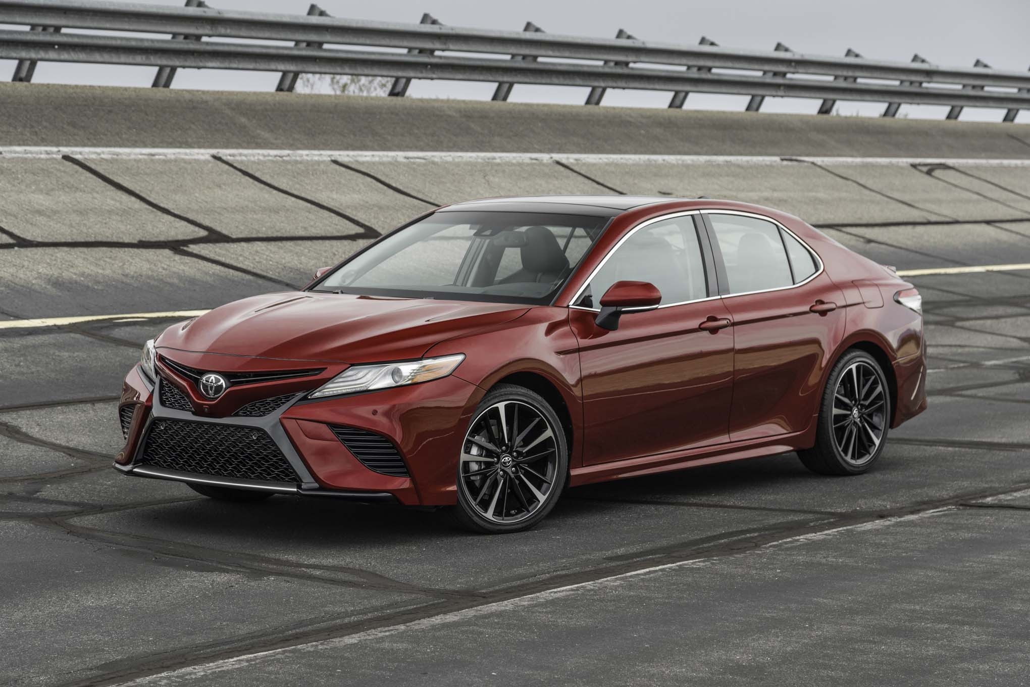Camry 2018 - no luc cua Toyota trong thoi dai SUV hinh anh