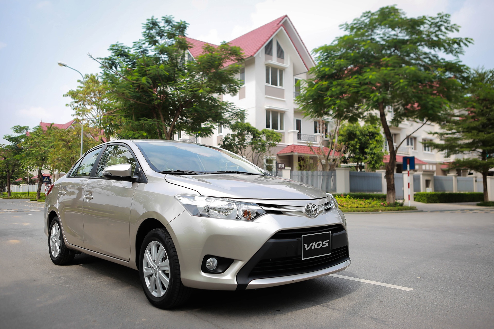 Toyota Vios hut khach hang Dong Nam A hinh anh