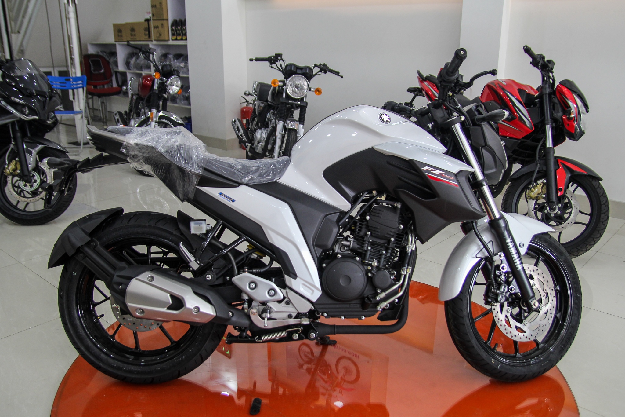 Yamaha FZ25 tai Viet Nam anh 1