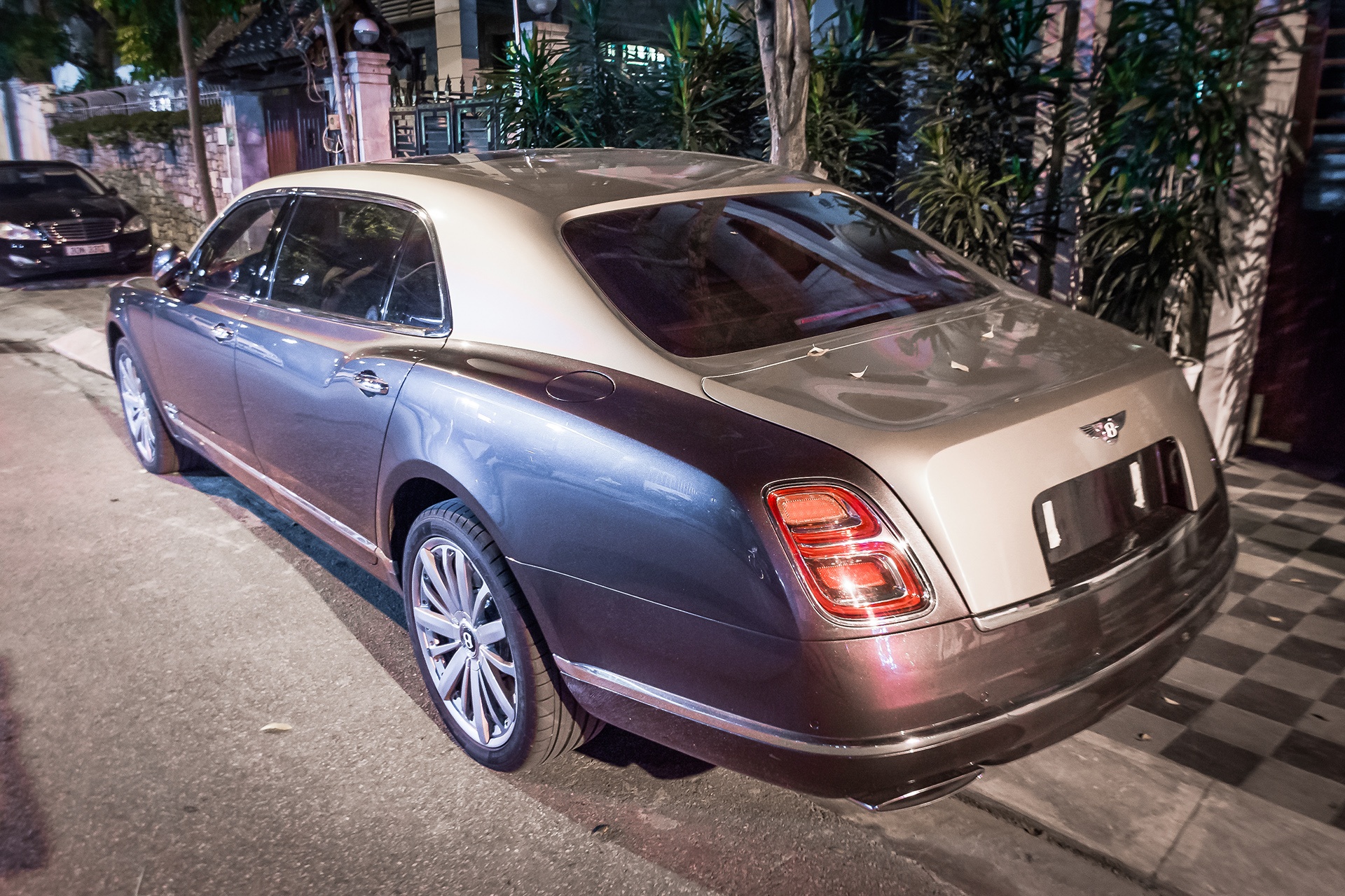 Bentley Mulsanne EWB 2017 tai Viet Nam anh 3