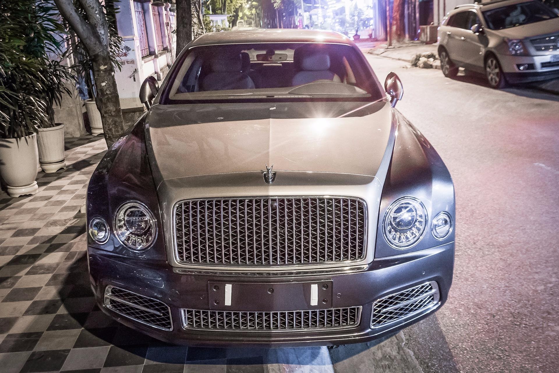 Sedan sieu sang Bentley Mulsanne EWB 2017 dau tien tai HN hinh anh