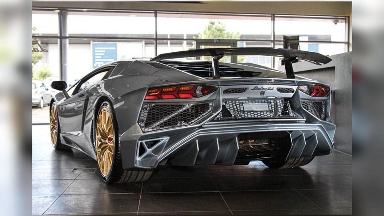 Lamborghini Aventador SV cuoi cung xuat xuong anh 2