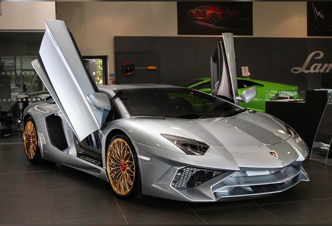 Lamborghini Aventador SV cuoi cung mang mau son Porsche 918 Spyder hinh anh