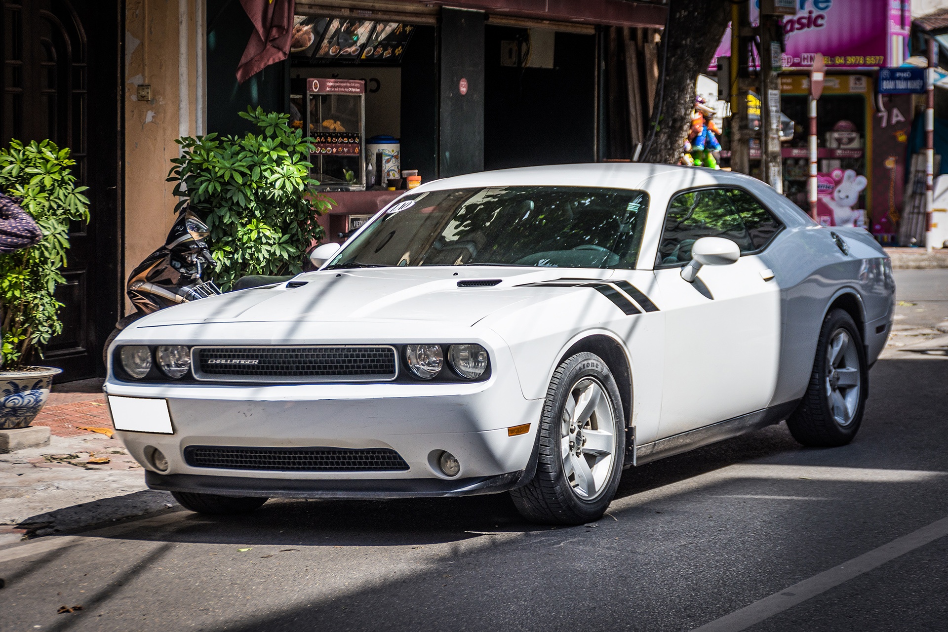 Dodge Challenger tai Viet Nam anh 1