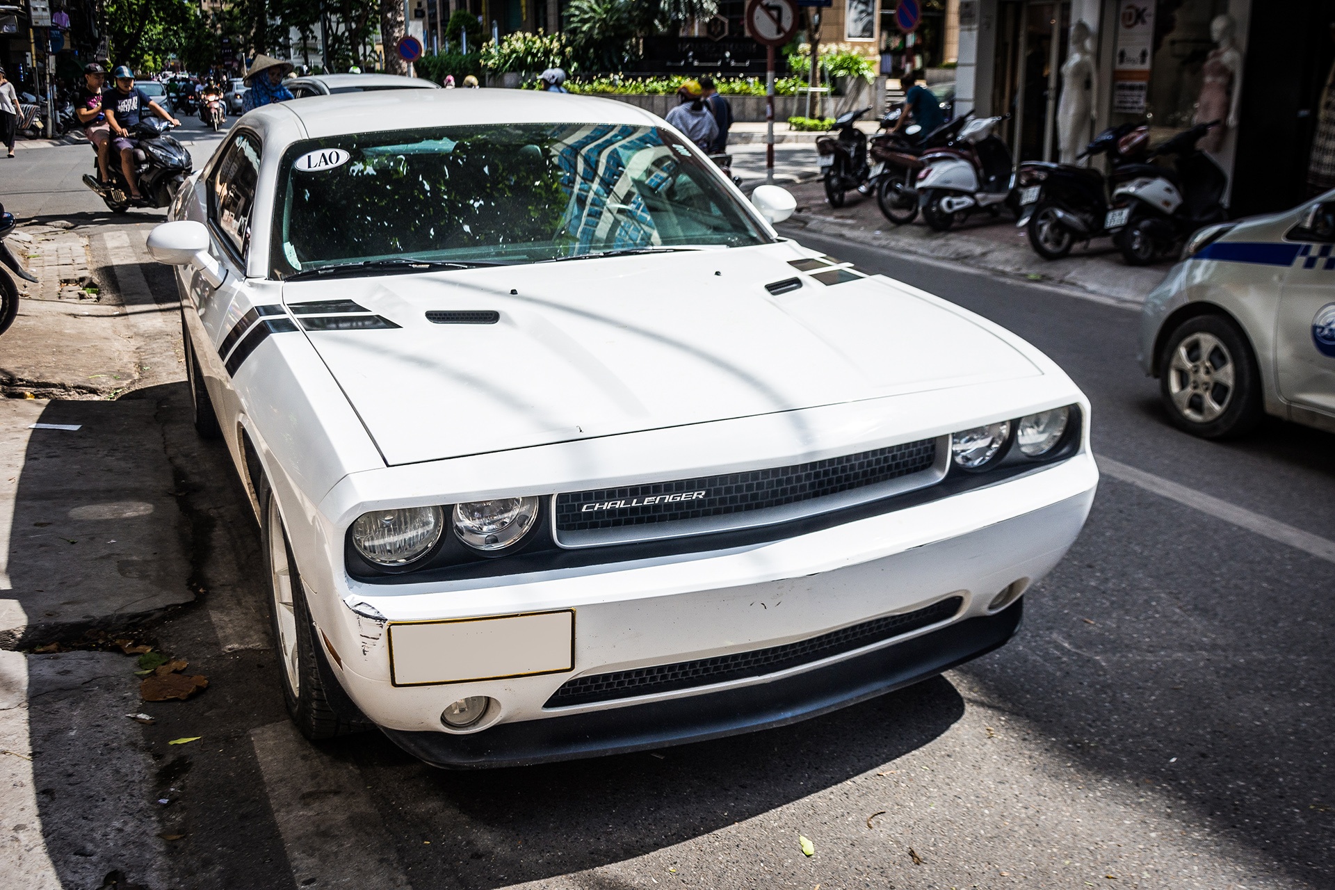 Dodge Challenger tai Viet Nam anh 3