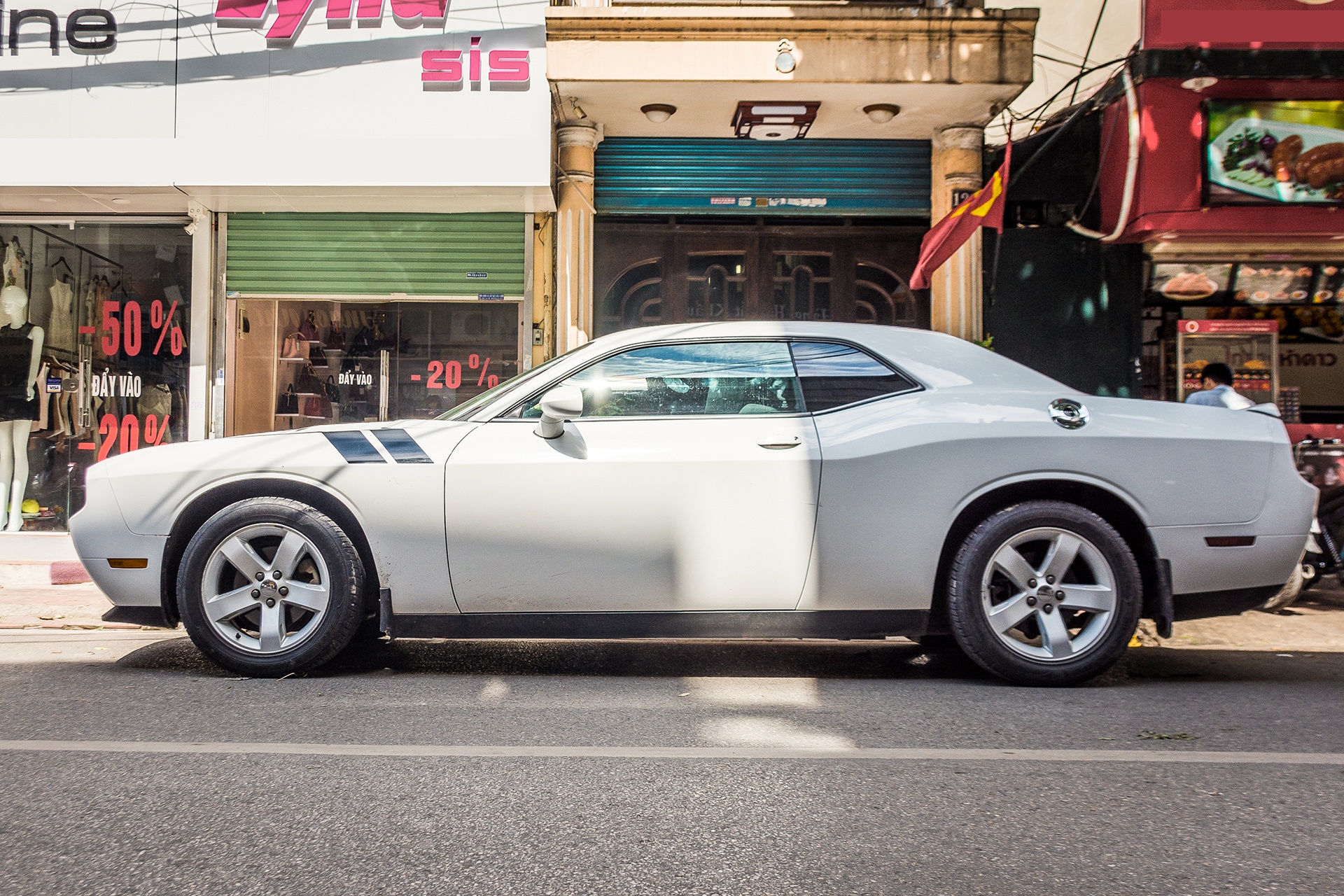 Dodge Challenger tai Viet Nam anh 6