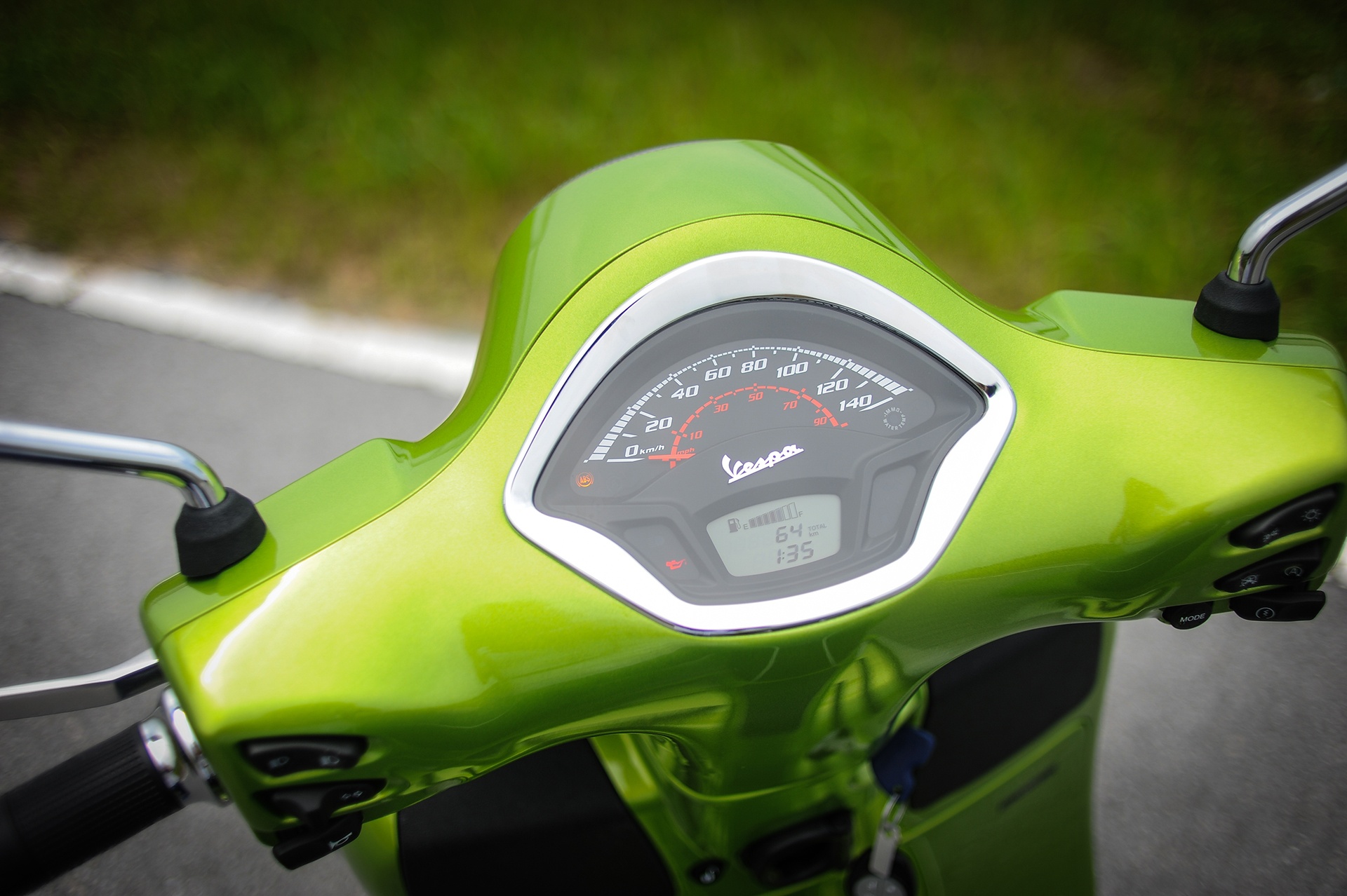 Vespa GTS 300 ABS tai Viet Nam anh 5