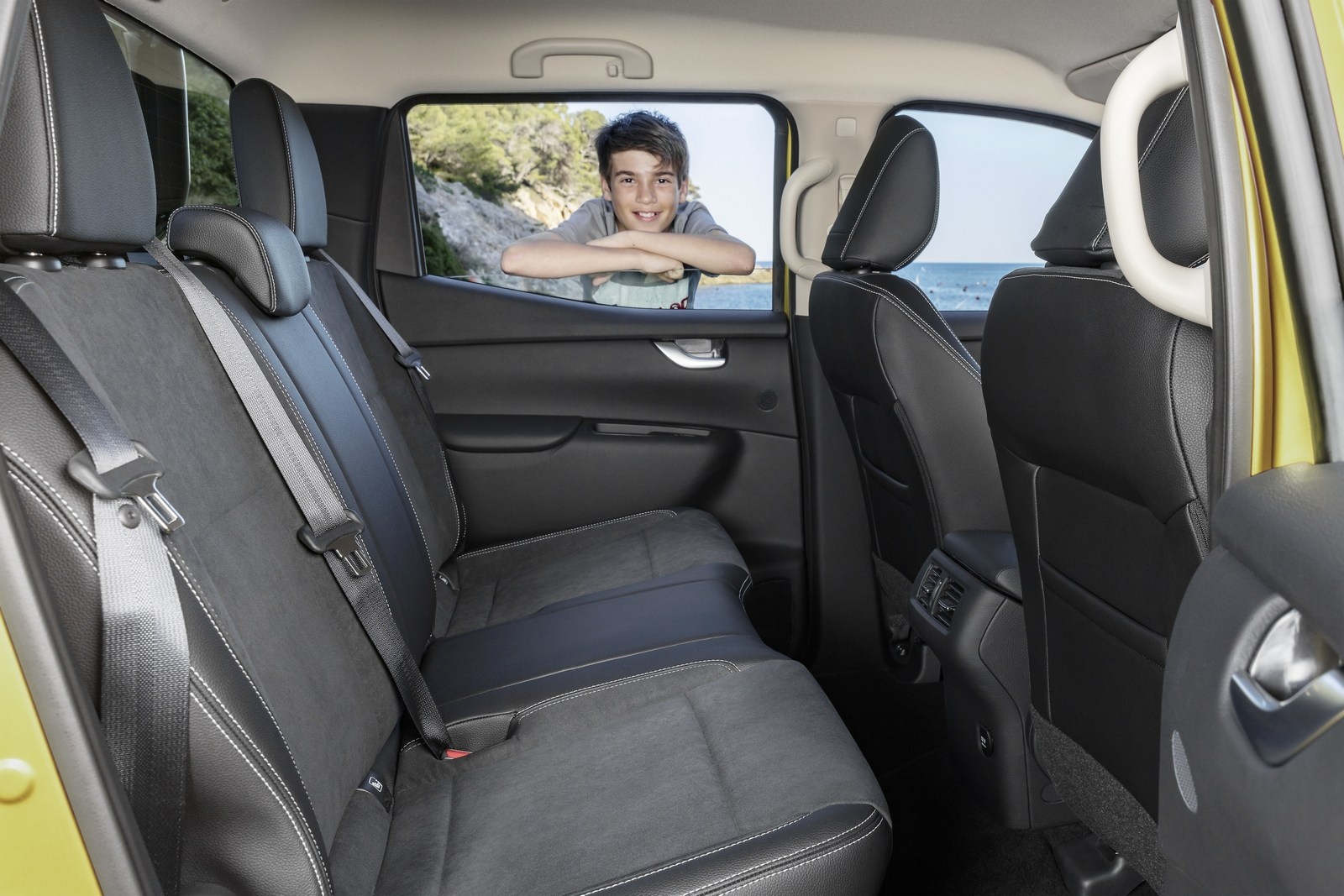 xe ban tai hang sang Mercedes-Benz anh 7