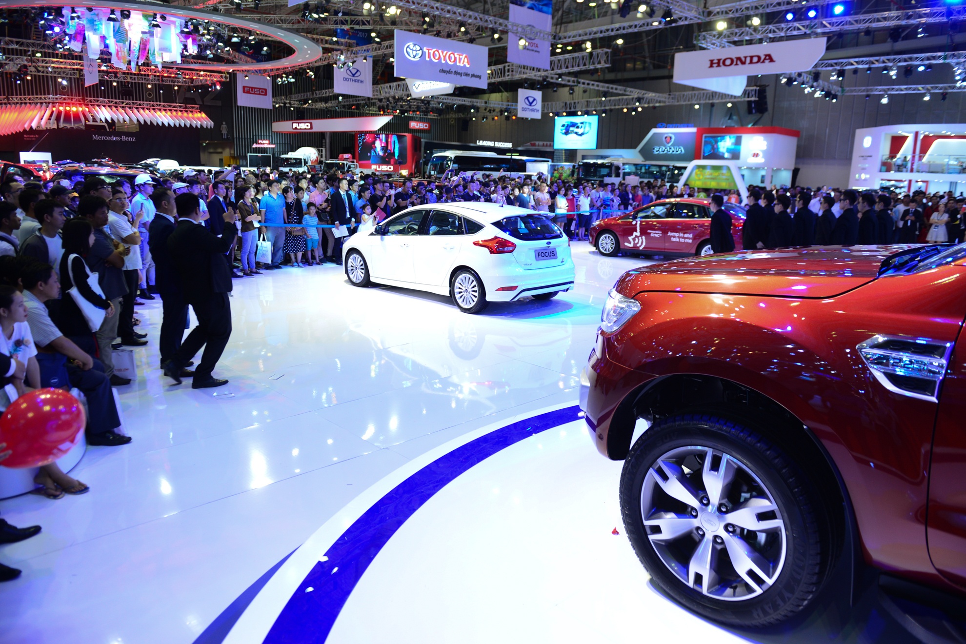 Nguoi dep tai Vietnam Motor Show 2017 anh 1