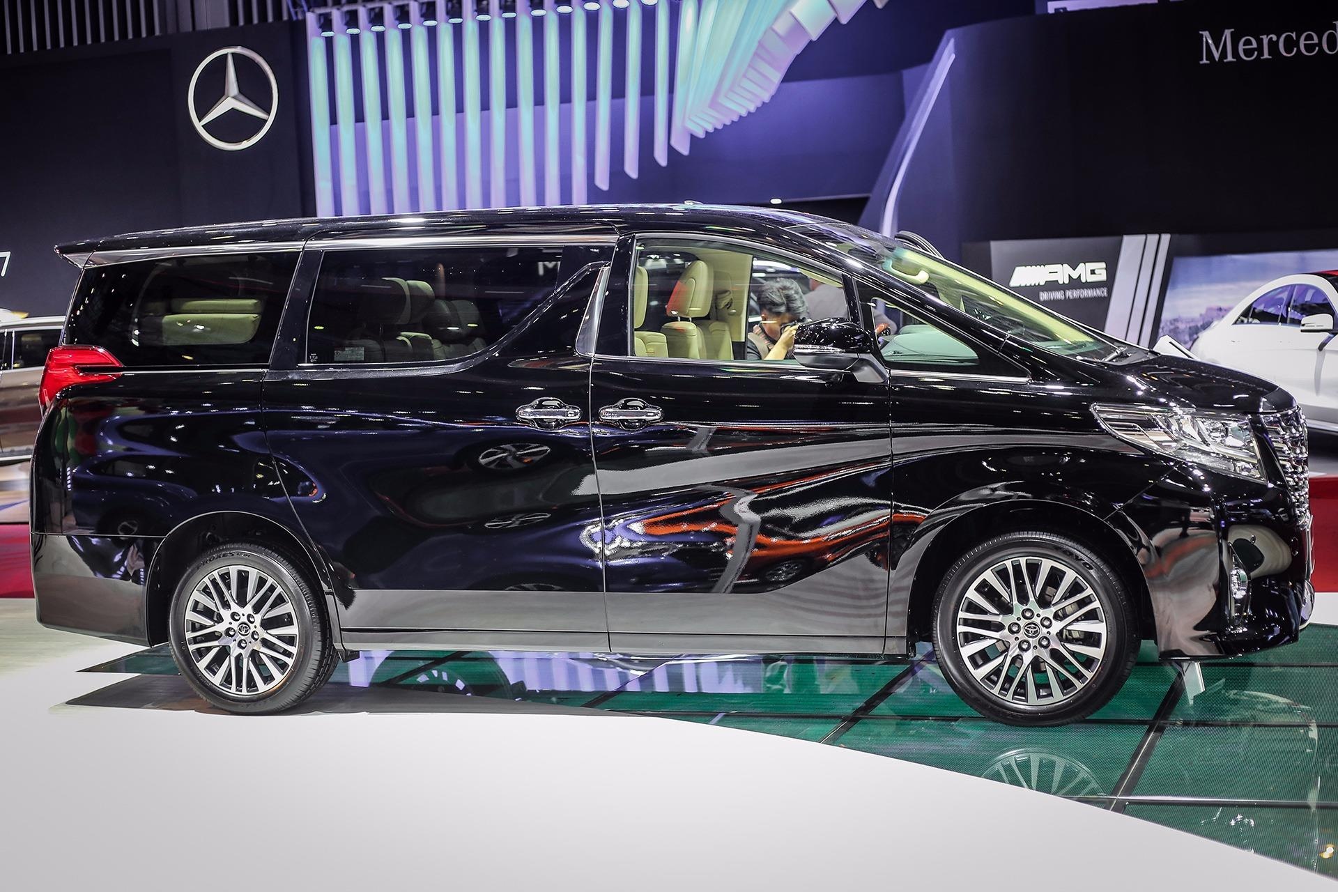 'Chuyen co mat dat' Toyota Alphard gia hon 3,5 ty dong tai VN hinh anh
