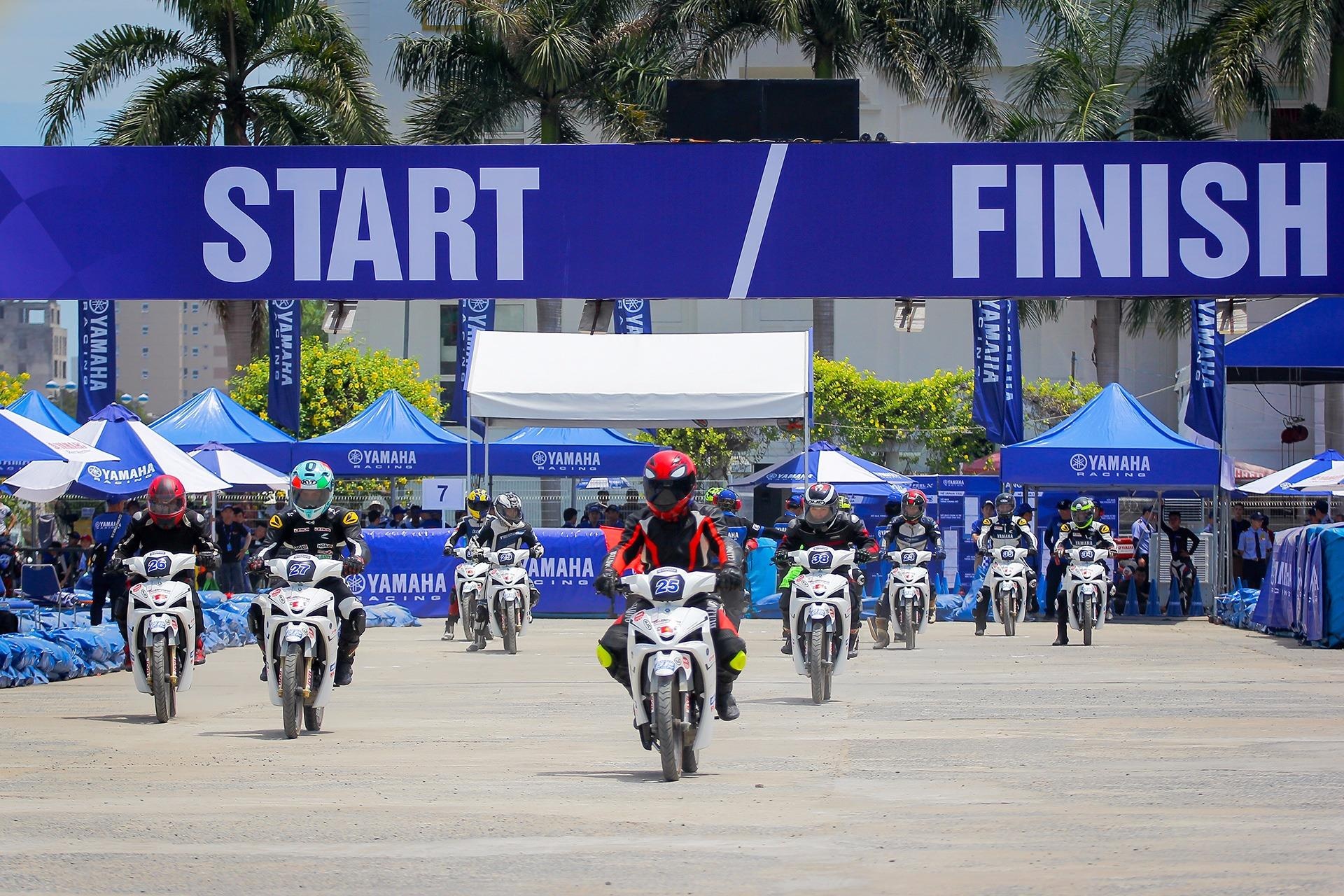 Tranh tai nay lua o chang dua Yamaha GP 2017 tai Da Nang hinh anh