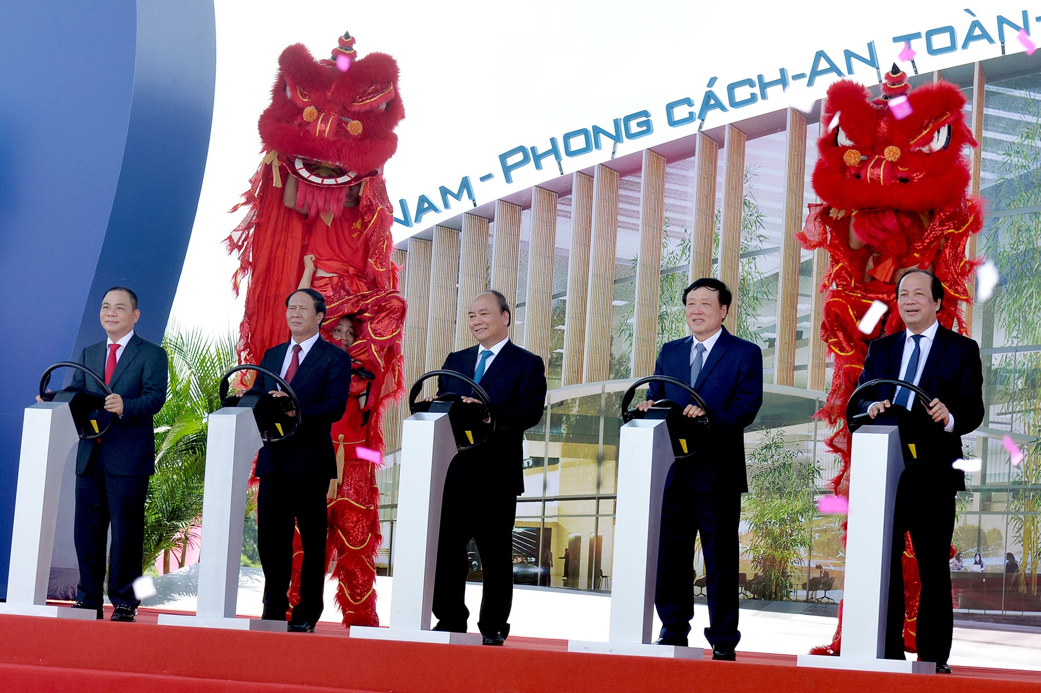 Vingroup san xuat oto anh 1