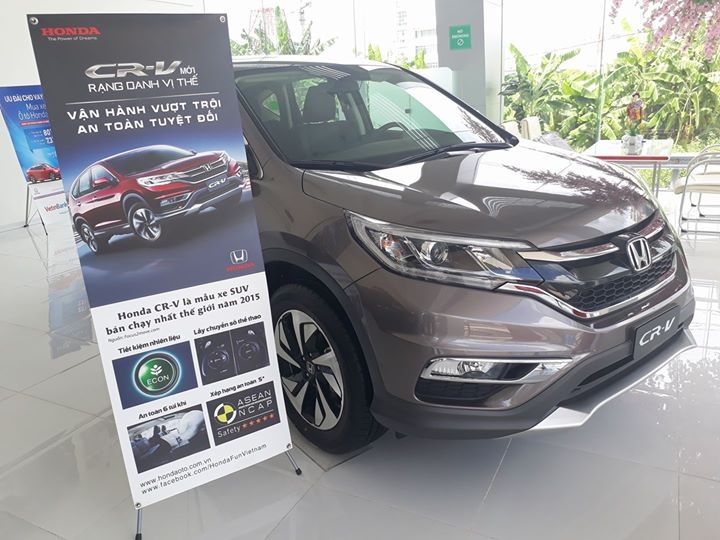 Di mua Honda CR-V ‘gia re’, om cuc tuc vao nguoi hinh anh