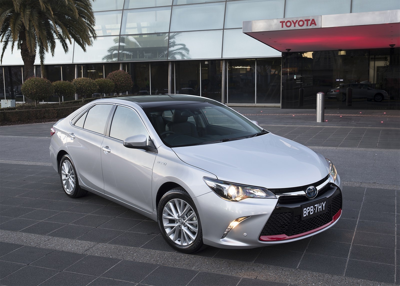 Camry them ban dac biet tai Australia truoc khi dung san xuat hinh anh