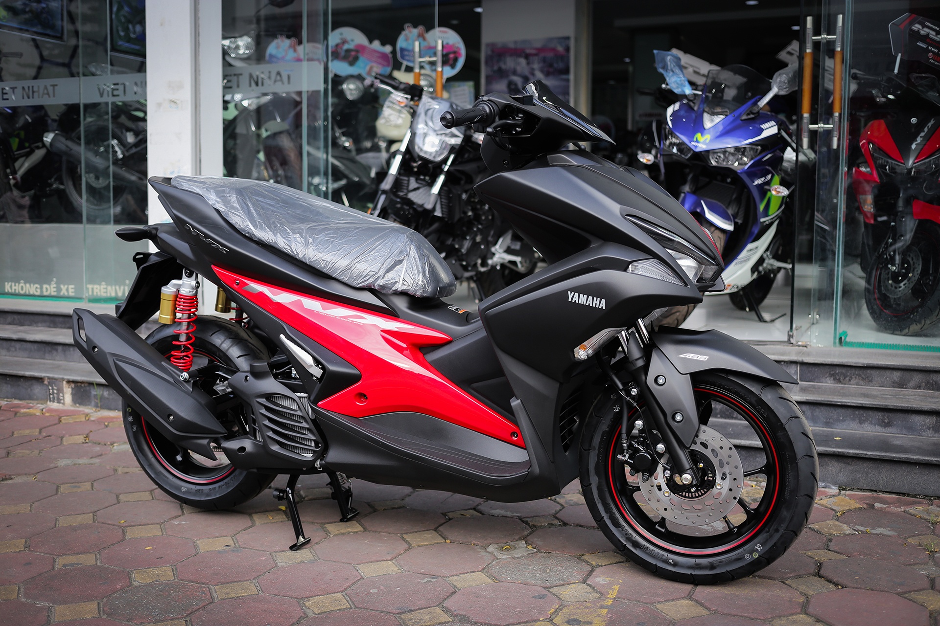 Yamaha NVX 155 ban dac biet thay giam xoc, phoi mau moi hinh anh