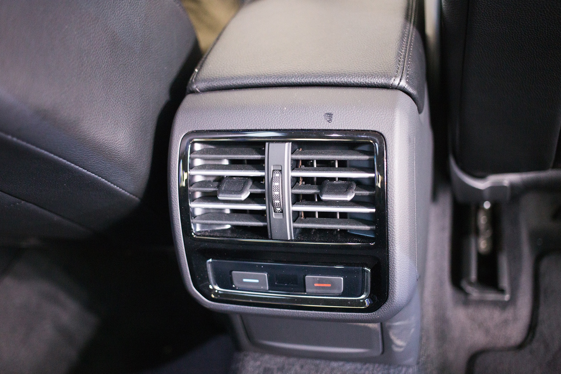 Volkswagen Passat canh tranh Camry anh 11