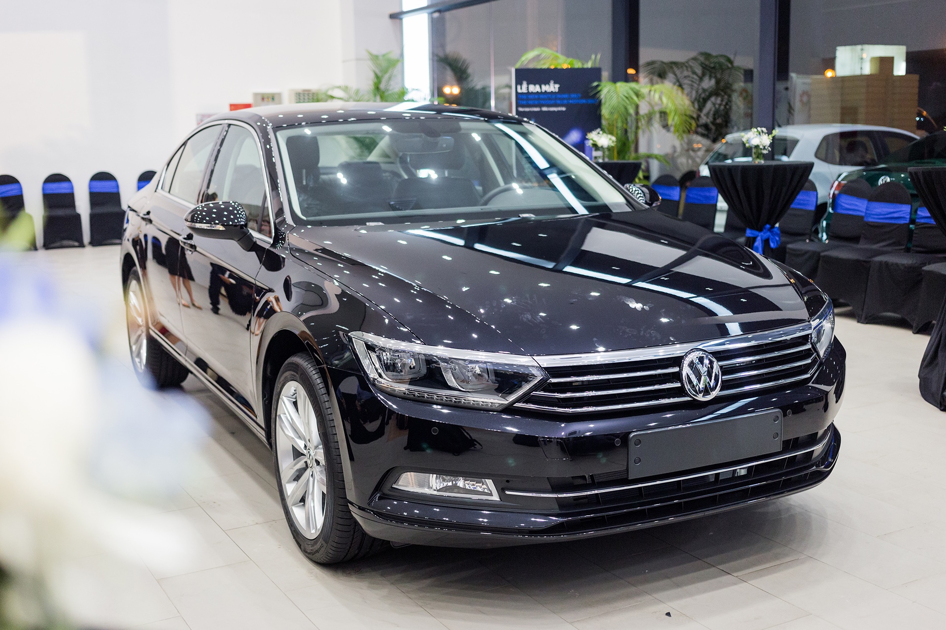 Volkswagen Passat canh tranh Camry anh 1